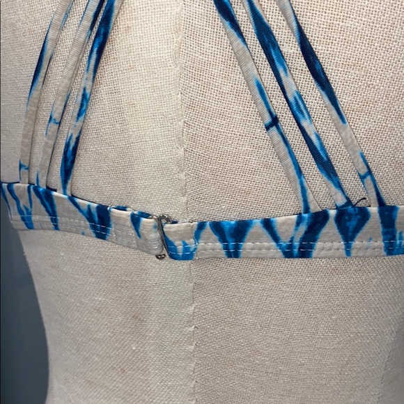 Frankies Bikinis Shibori Top Size XS (Blue/Cream) - Picture 6 of 7